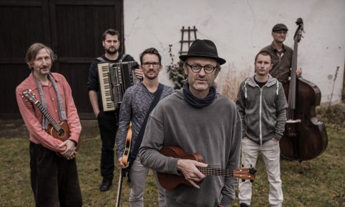 Humorista a písničkář Mirek Kemel přiveze intenzivní hudební zážitek