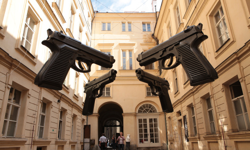 DAVID ČERNÝ: NEJVĚTŠÍ PERSONA ČESKÉHO UMĚNÍ MÍŘÍ DO GALERIE KAPLE