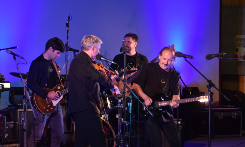 Jedinečný galakoncert Vandrovali hudci vyprodal meziříčský Amfiteátr, lidé aplaudovali ve stoje