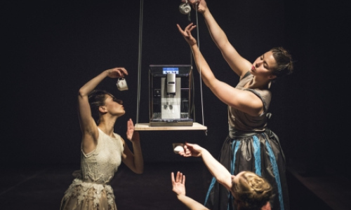 Současným tancem jde ztvárnit cokoli. Na festivalu TANECVALMEZ si vychutnáte francouzskou kuchyni, klepy u kávy i chvilku poezie